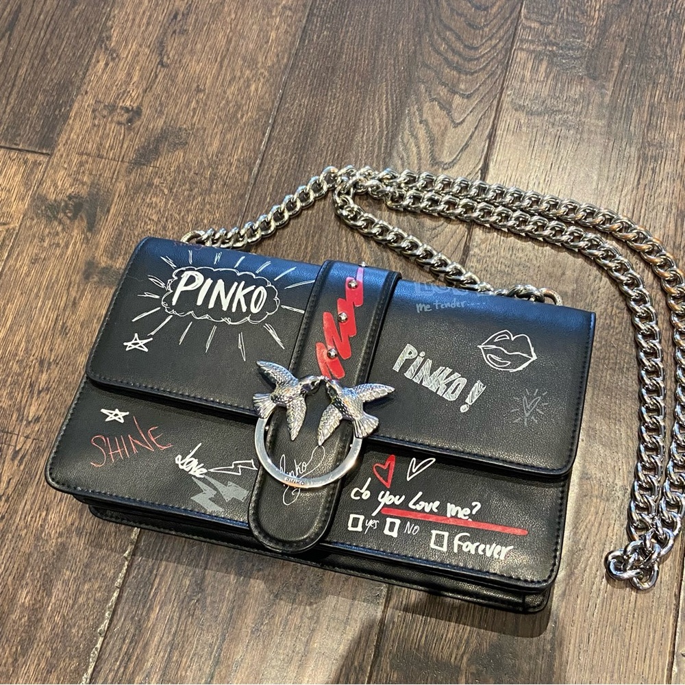 Pinko black leather her flap with multicoored graffiti print chain love bag